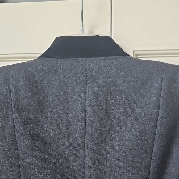 Elegant Wool Black Blazer and Skirt Set. EXCELLENT COND! - Picture 8 of 16